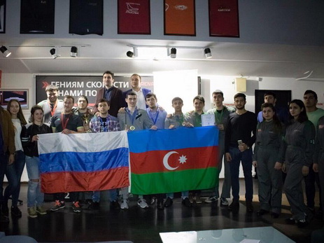 В Москве прошла акция в поддержку пропаганды соревнований «Формула-1» в Баку - ФОТО
