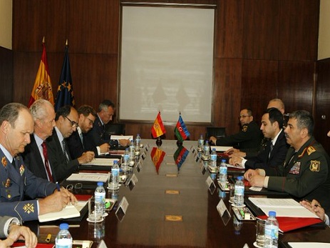 Azərbaycan və İspaniya müdafiə nazirlərinin görüşü olub - FOTO