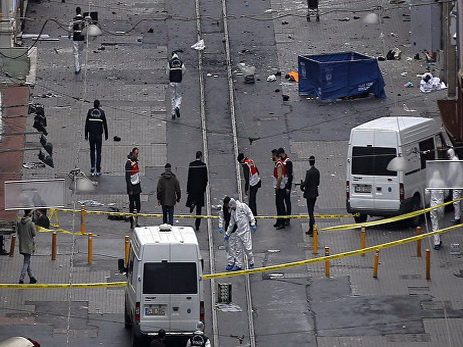 В Турции при взрыве заминированной машины погибли три человека, 9 ранены