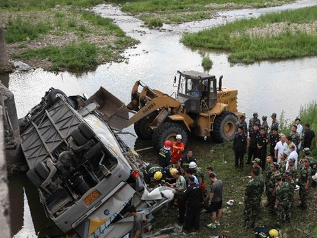 В Бангладеш с моста упал автобус, девять человек погибли