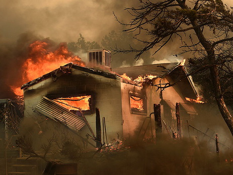 Лесные пожары в США уничтожили десятки домов - ФОТО