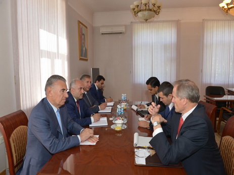 Посол США в Азербайджане побывал в Госкомбеженцев
