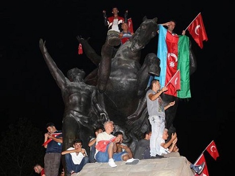 Türkiyədə dövlət çevrilişinə cəhd – FOTOlarda