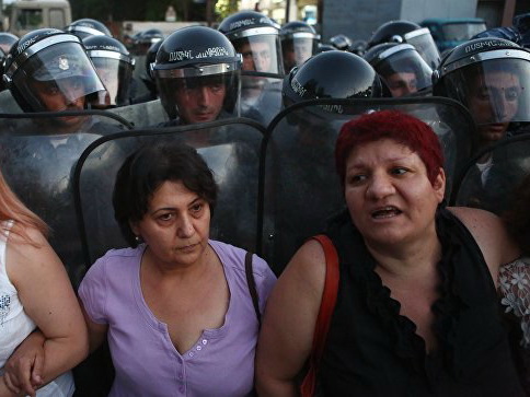В Армении задержали сестру одного из захватчиков здания