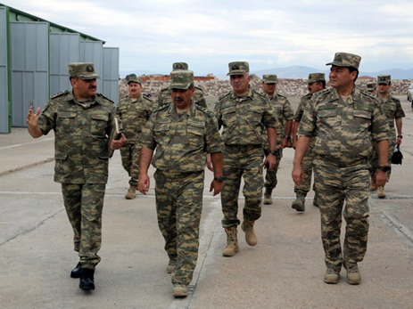 Министр обороны Азербайджана ознакомился со строительными работами в воинских частях - ФОТО