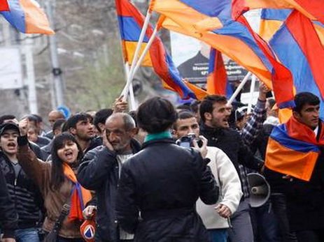 Оппозиция Армении проведет митинг около администрации президента