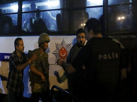 В Турции объявили об увольнении 1684 офицеров после попытки переворота