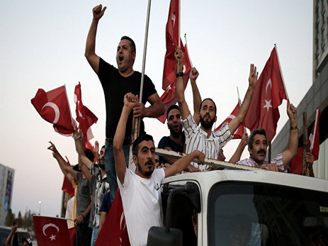 В Турции закрывают все военные училища после путча