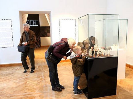 Экспозиция из Музея шахмат РШФ на 42-й Всемирной шахматной Олимпиаде в Баку