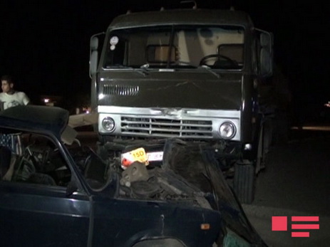 В Лянкяране легковой автомобиль столкнулся с КамАЗом: 1 человек погиб, 4  ранены – ФОТО