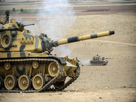 В Сирии трое турецких военных ранены после обстрела танка боевиками ИГИЛ