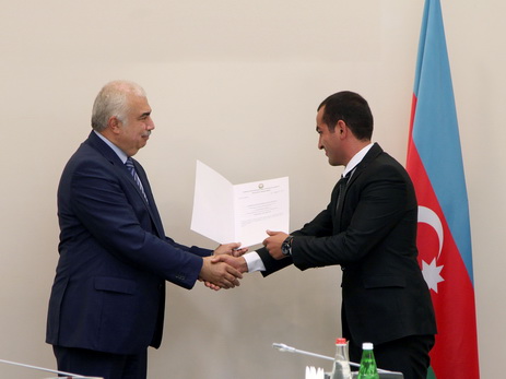 В Азербайджане 19 предпринимателей получили документы о поощрении инвестиций – ФОТО