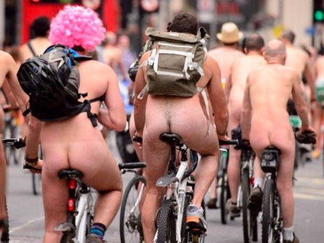 В США более 3000 голых людей устроили заезд на велосипедах - ВИДЕО