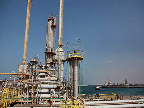 Ливийская армия заявила о взятии двух нефтяных портов на востоке страны