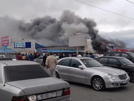 В Баку в торговом центре «Садарак» произошел пожар - ФОТО