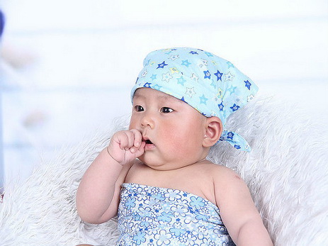 В Китае женщина с 24 пальцами родила ребенка с 31 пальцем - ФОТО
