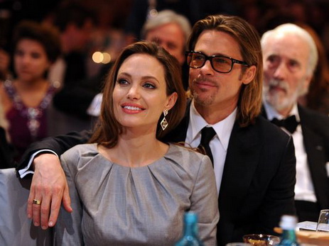 Поддержка от Джонни Деппа и свободные отношения: новые подробности развода Джоли и Питта – ФОТО
