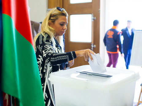 В Азербайджане закрылись избирательные участки