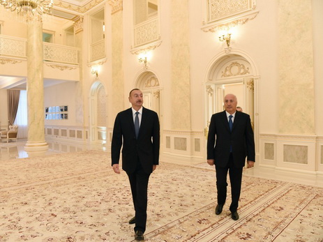 Президент Ильхам Алиев ознакомился с отремонтированным Сумгайытским государственным драматическим театром - ФОТО