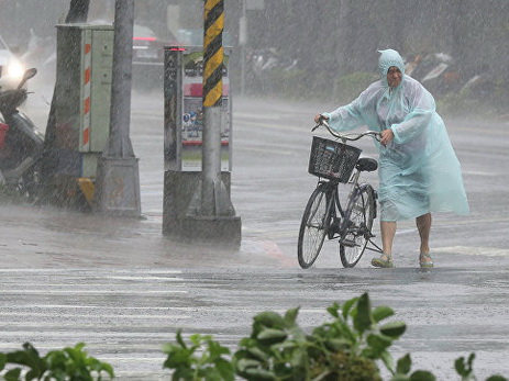 На восточное побережье Китая обрушился мощный тайфун "Меги"