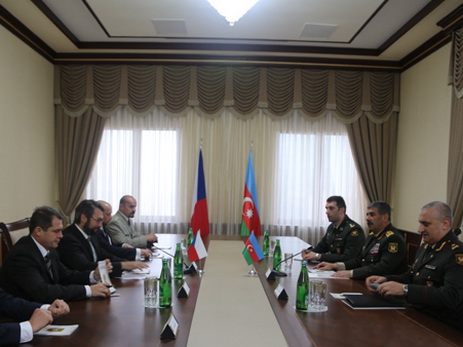Закир Гасанов встретился с заместителем министра обороны Чехии