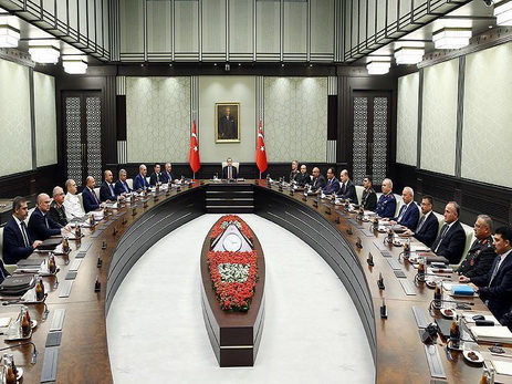 Совбез Турции рекомендовал правительству продлить режим ЧП в стране