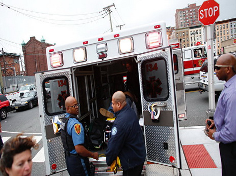 Поезд не затормозил на станции в Нью-Джерси: один человек погиб, 108 ранены