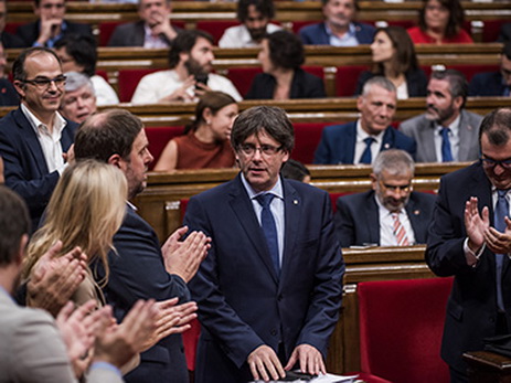 Каталонский парламент одобрил референдум о независимости