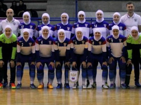 Российские футболистки сыграли со сборной Ирана в хиджабах - ФОТО