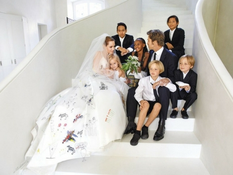 Анджелина Джоли и Брэд Питт продают поместье, где прошла их свадьба - ФОТО