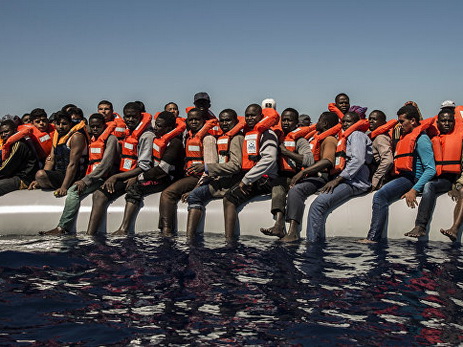 Береговая охрана Италии сообщила о спасении около тысячи мигрантов