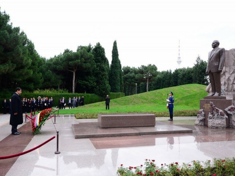 Президент Венесуэлы посетил могилу Гейдара Алиева - ФОТО