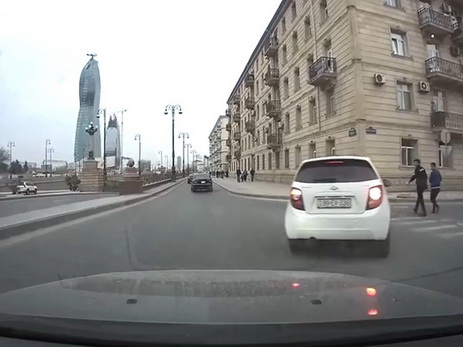 Дорожная полиция Баку усиливает борьбу с водителями, не уважающими пешеходов – ФОТО