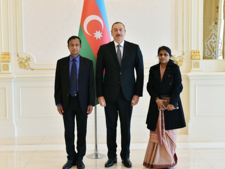 Ильхам Алиев принял верительные грамоты новоназначенного посла Шри-Ланки в Азербайджане - ФОТО