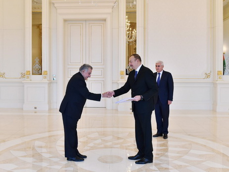 Ильхам Алиев принял верительные грамоты новоназначенного посла Уругвая в Азербайджане – ФОТО