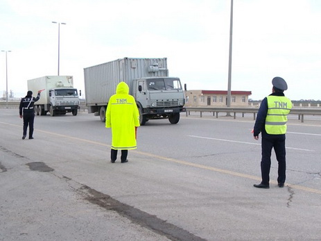 В Азербайджане водитель перегруженного грузовика заплатил крупный штраф за разрушение дороги – ФОТО – ВИДЕО