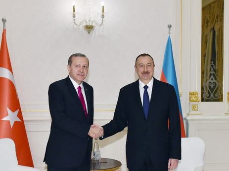 Президент Ильхам Алиев поздравил Президента Турции с Днем Республики