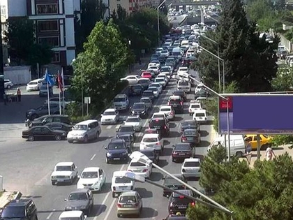 На ряде дорог Баку возникли пробки