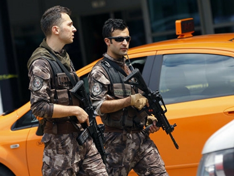 В Турции у здания администрации города Дерик прогремел мощный взрыв