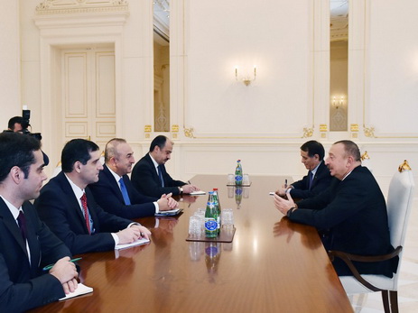 Президент Ильхам Алиев принял министра иностранных дел Турции - ФОТО