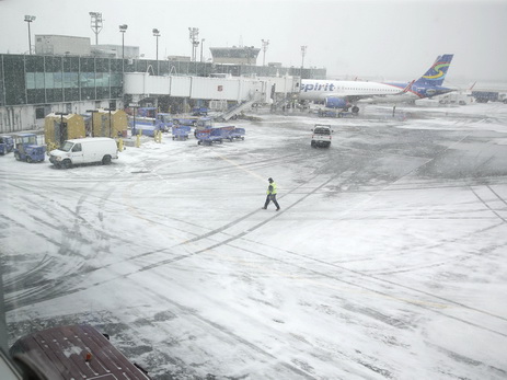 Из-за снежной бури в Чикаго отменили почти тысячу авиарейсов