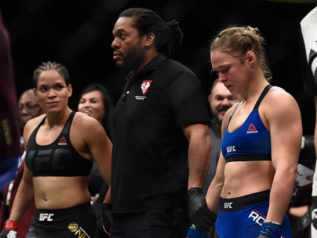 Бывшая чемпионка UFC Роузи проиграла Нуньес нокаутом на 48-й секунде боя Бывшая чемпионка UFC Роузи проиграла Нуньес нокаутом на 48-й секунде боя
