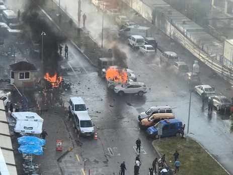 Появилось видео взрыва у здания суда в Измире - ФОТО - ВИДЕО - ОБНОВЛЕНО