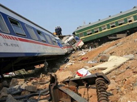 СМИ: 22 человека пострадали при столкновении поездов в Сербии