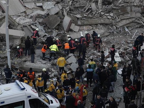 В Турции обрушилось 6-этажное здание: есть погибший и раненые - ФОТО - ВИДЕО