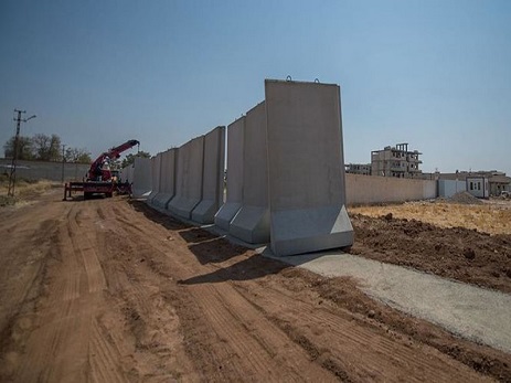 Türkiyə Suriya və İraqla sərhəddə 330 kilometrlik beton divar çəkib