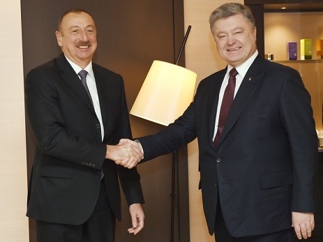 İlham Əliyev Ukrayna prezidenti Petro Poroşenko ilə görüşüb – FOTO