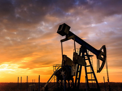 Нефть дорожает на удешевлении доллара и соглашении о снижении добычи