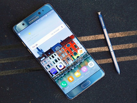 “Samsung” şirkəti “Galaxy Note 7” smartfonlarının partlama səbəbini açıqlayıb