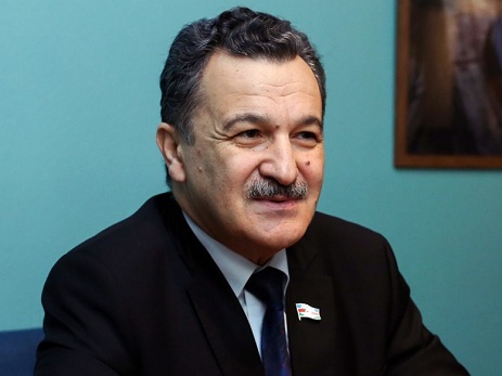 Aydın Mirzəzadə: “İsa Qəmbərin cəmiyyət adından danışmağa mənəvi haqqı yoxdur”